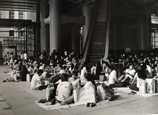 Søndagspicnic i HSBC-bygningen i det centrale Hong Kong