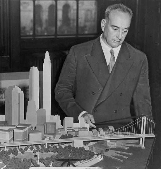 Robert Moses med Battery Bridge model