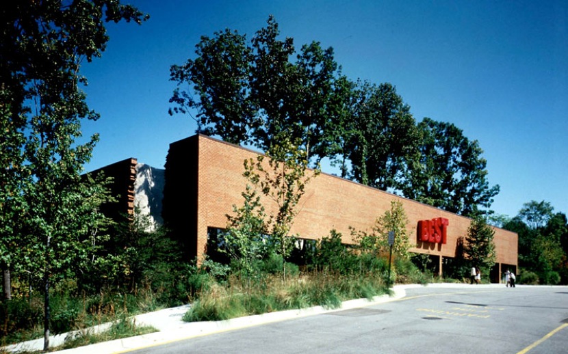 BEST Products' Forest Showroom i Richmond, Virginia, 1980. Billede via Need Supply Co. 