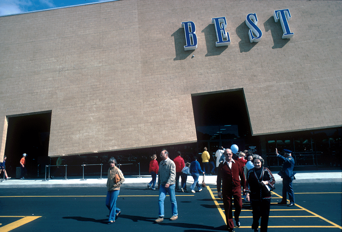 BEST Products' Tilt Showroom i Eudowood Plaza i Towson, Maryland, ca.  1970. Billede via Need Supply Co.